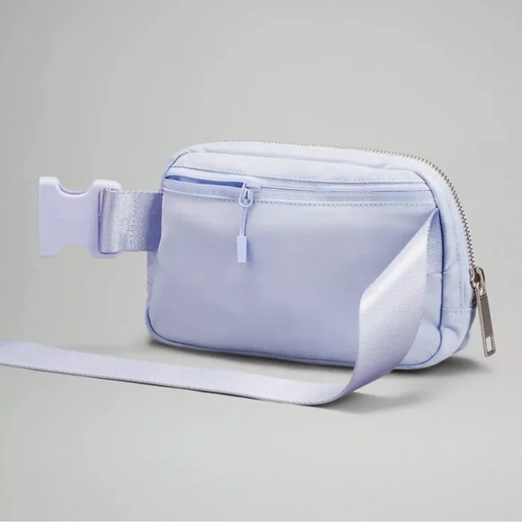 lululemon everywhere belt bag 🤍 - Picture 5 of 6